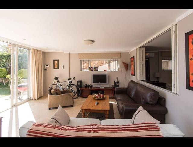 1 BEDROOM APARTMENT TO LET IN CAMPS BAY